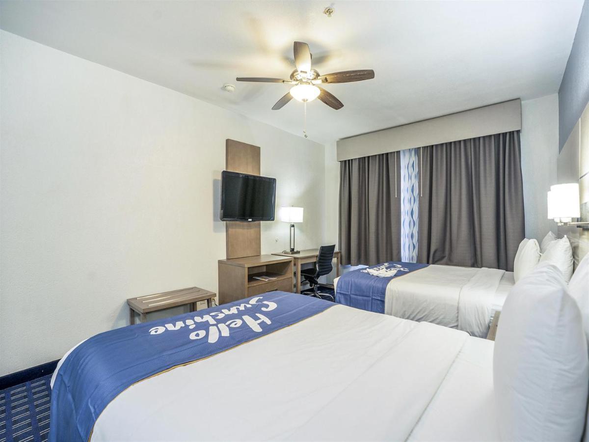 Days Inn & Suites By Wyndham Webster Nasa-Clearlake-Houston Kültér fotó