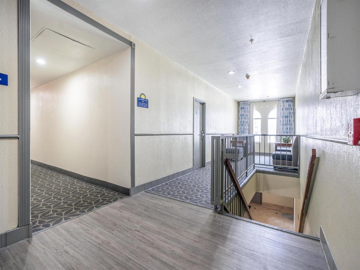 Days Inn & Suites By Wyndham Webster Nasa-Clearlake-Houston Kültér fotó