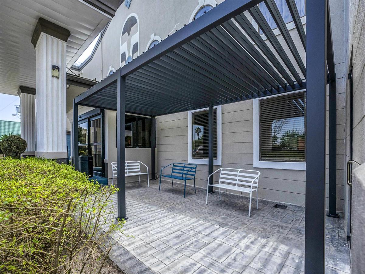 Days Inn & Suites By Wyndham Webster Nasa-Clearlake-Houston Kültér fotó
