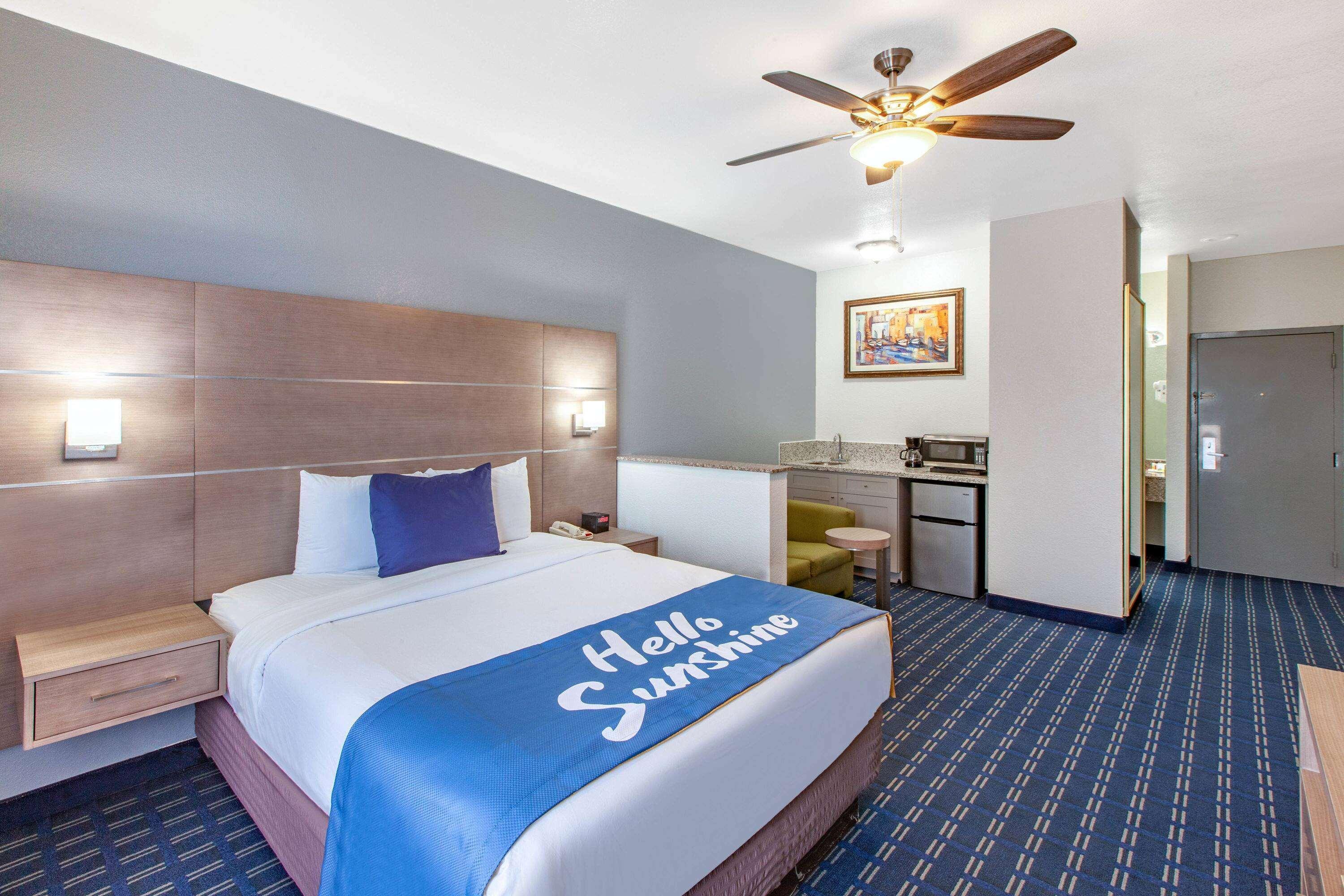 Days Inn & Suites By Wyndham Webster Nasa-Clearlake-Houston Kültér fotó