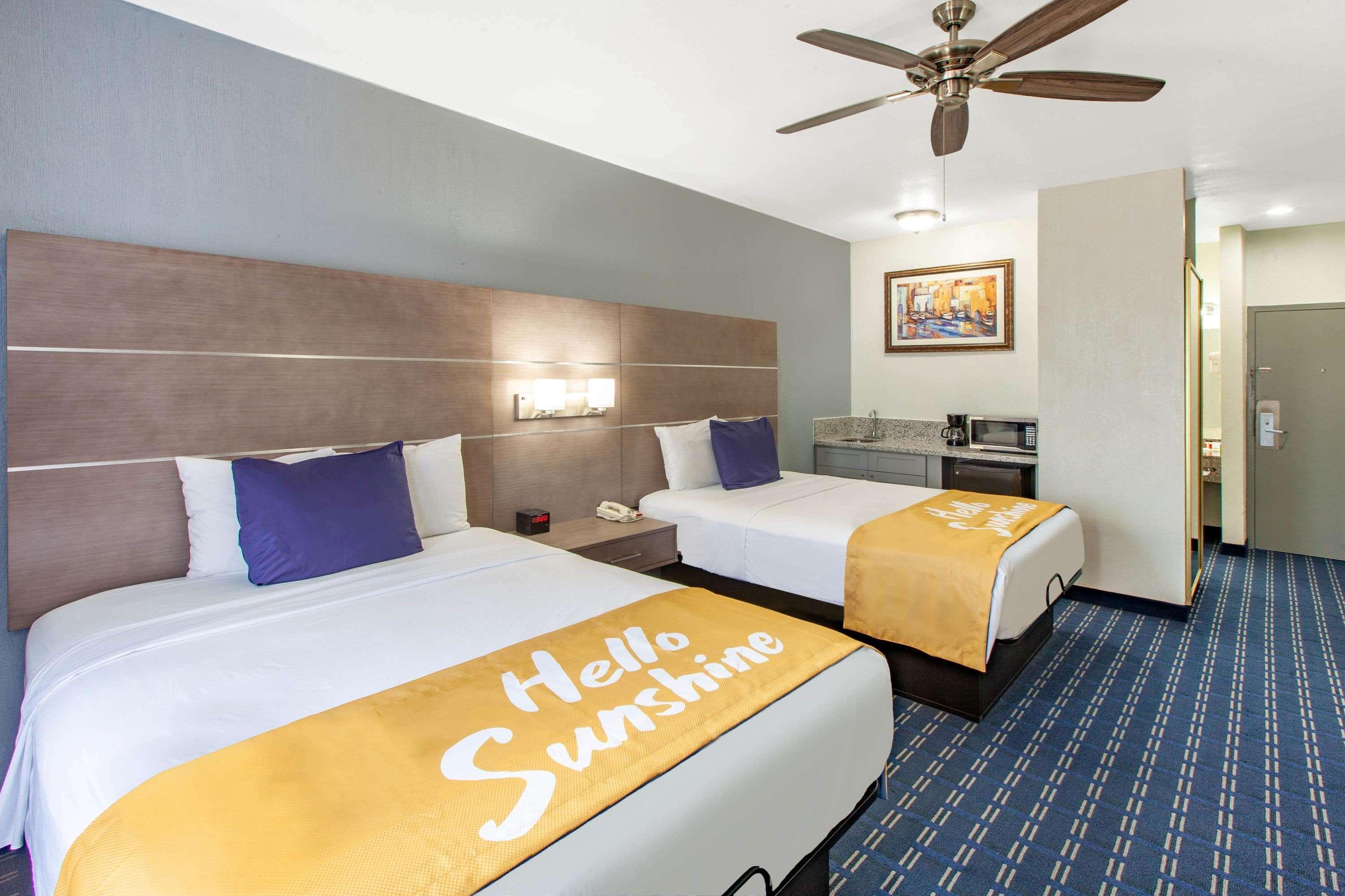 Days Inn & Suites By Wyndham Webster Nasa-Clearlake-Houston Kültér fotó