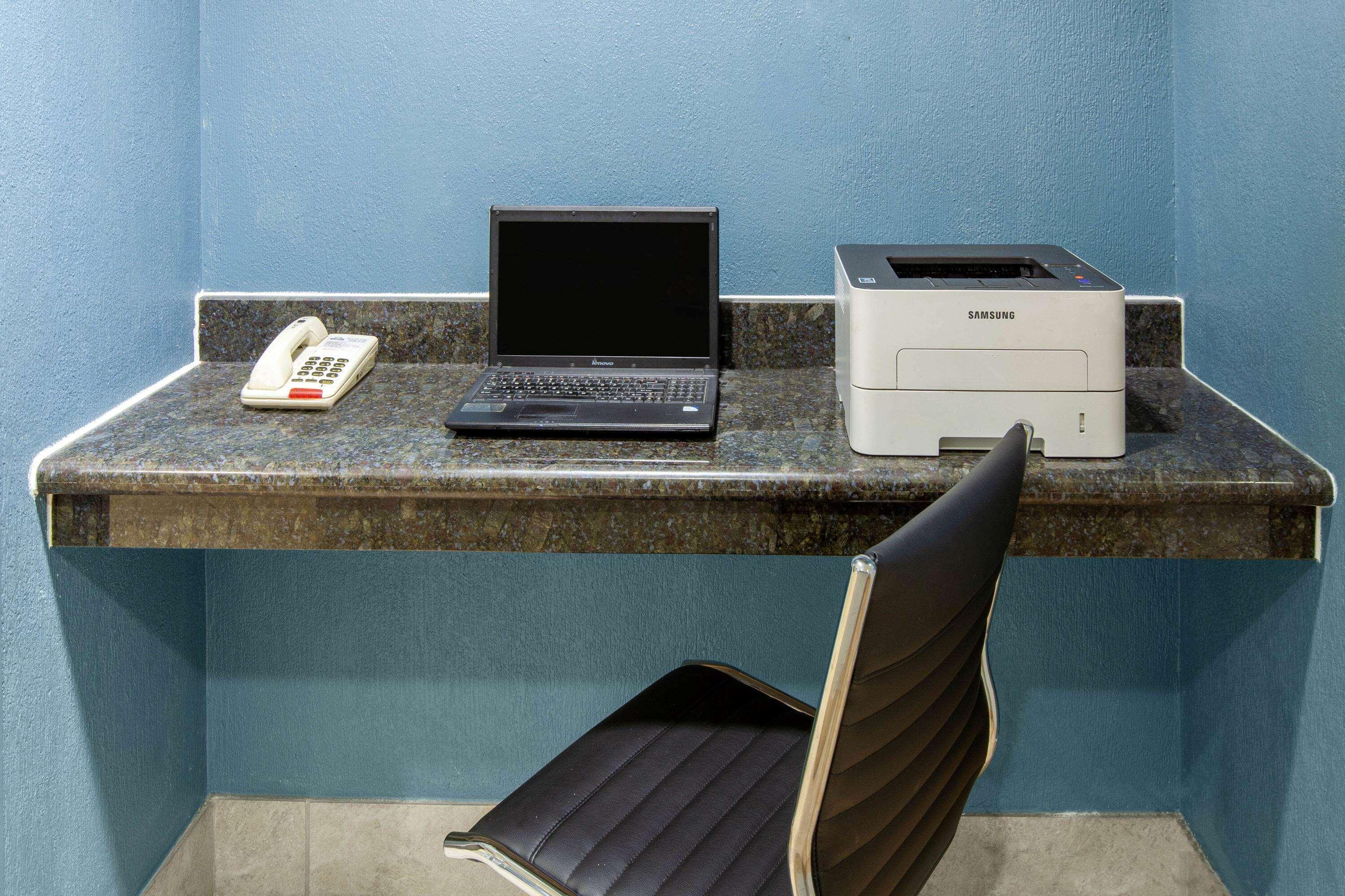 Days Inn & Suites By Wyndham Webster Nasa-Clearlake-Houston Kültér fotó