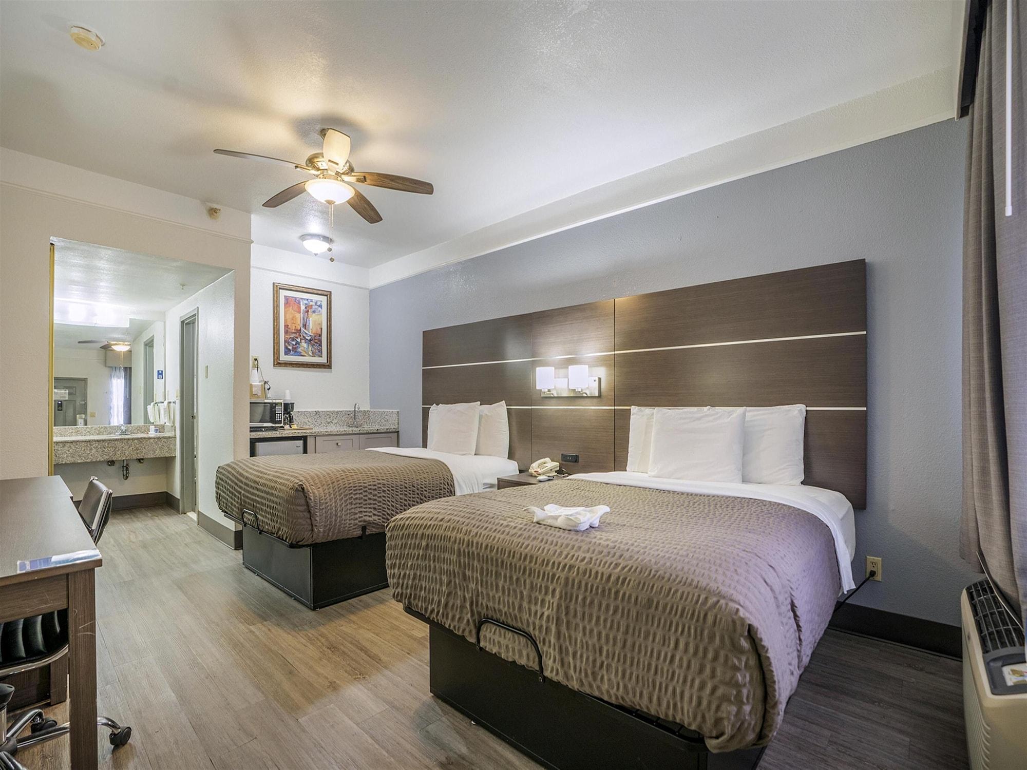 Days Inn & Suites By Wyndham Webster Nasa-Clearlake-Houston Kültér fotó