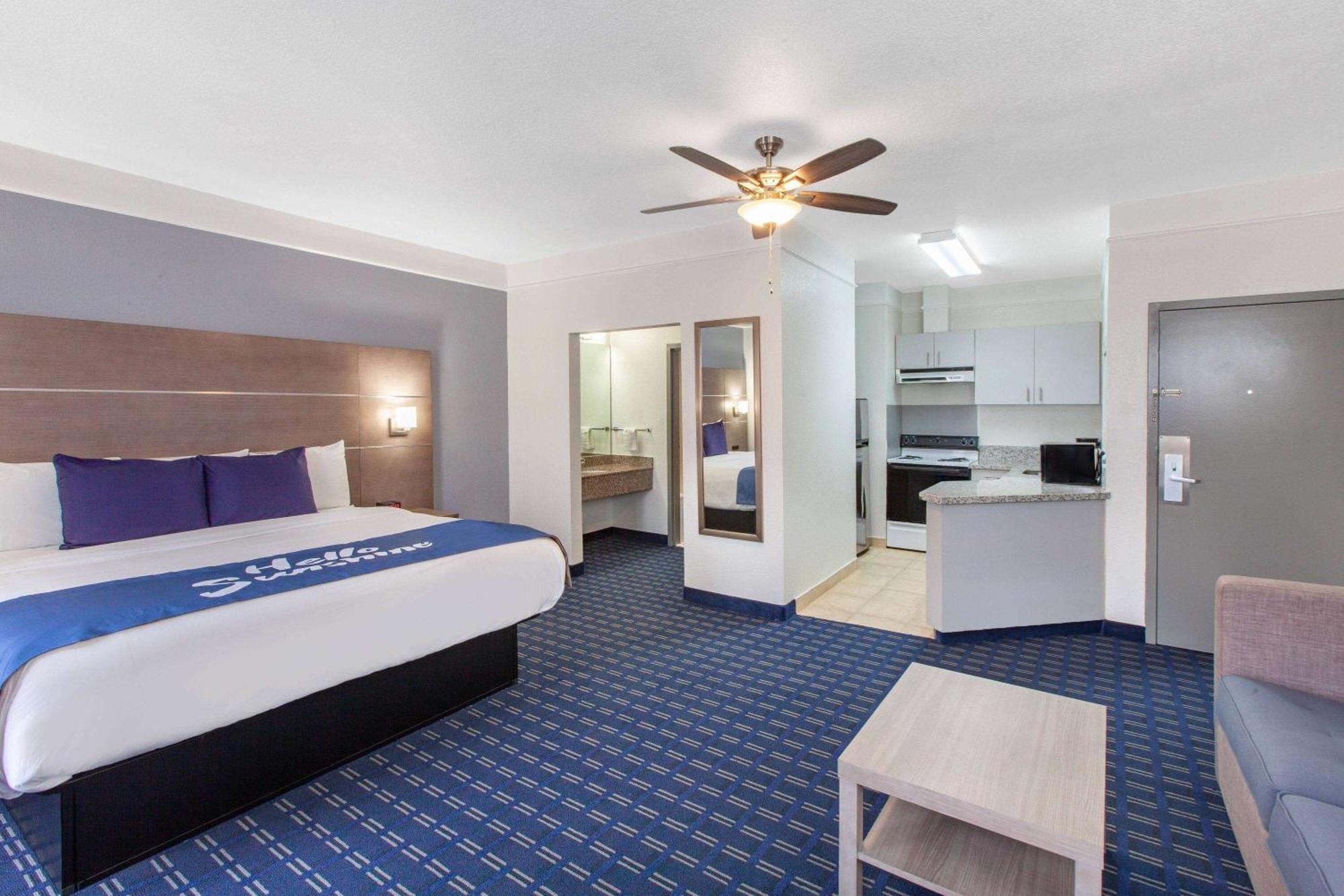 Days Inn & Suites By Wyndham Webster Nasa-Clearlake-Houston Kültér fotó